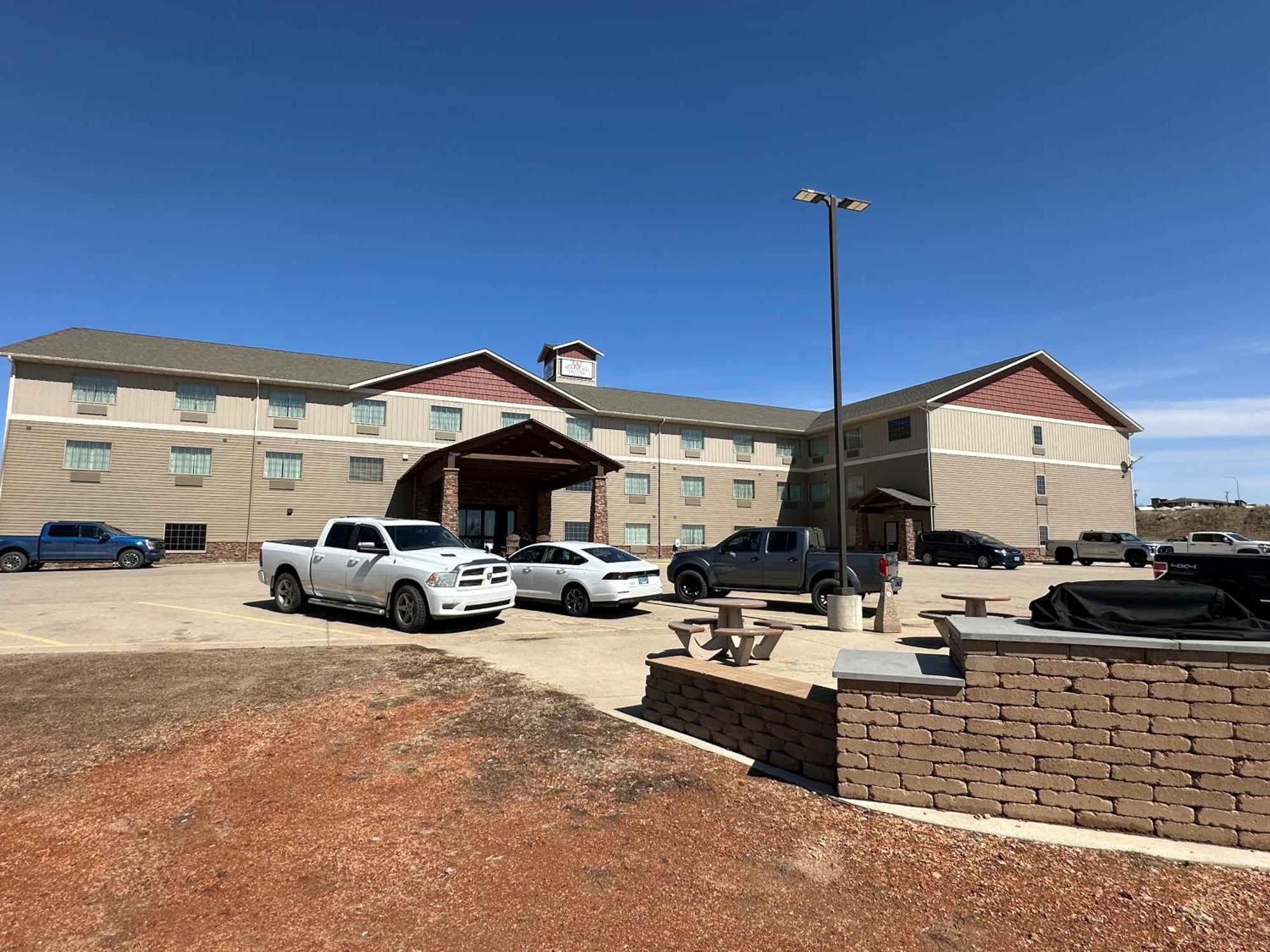 The Watford Hotel Watford City Exterior photo