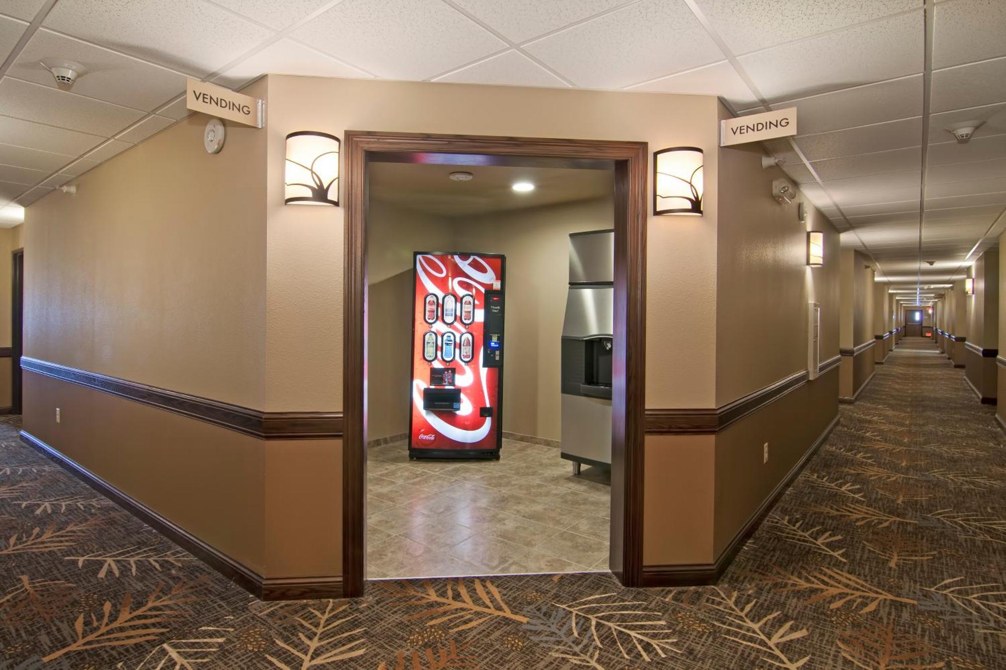 The Watford Hotel Watford City Exterior photo